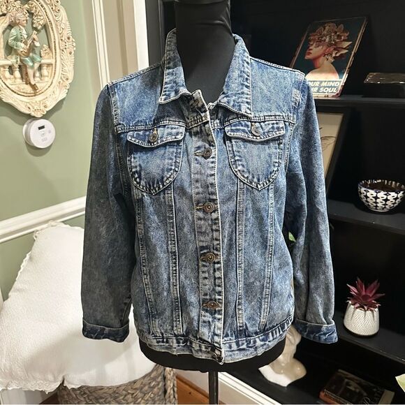 The Style Between Us Denim Jean Jacket Size M - Picture 1 of 11